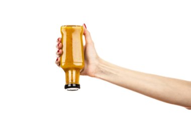 Beyaz arka planda izole edilmiş soslu şişe. Yüksek kalite fotoğraf