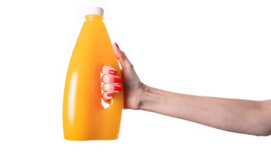 Şişedeki organik portakal suyu. Beyaz arka planda izole edilmiş. Yüksek kalite fotoğraf