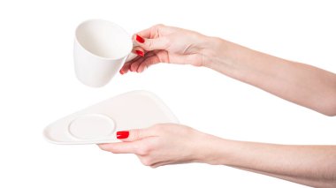 Kupa beyaz arka planda izole edilmiş kadınların elinde. Boş bardak. Yüksek kalite fotoğraf