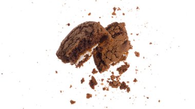 Beyaz arka planda izole edilmiş çikolatalı kurabiyeler. Yüksek kalite fotoğraf