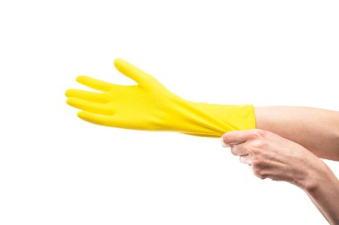 Beyaz arka planda izole edilmiş sarı lastik temizleme eldivenleri. Mesaj için yer. Profesyonel temizlik konsepti. Yüksek kalite fotoğraf
