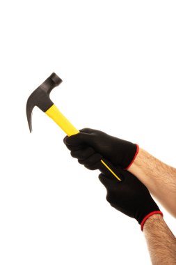 Beyaz arka planda izole edilmiş sarı çekiç tutan adamlar inşaat eldivenlerini teslim ediyorlar. Yüksek kalite fotoğraf