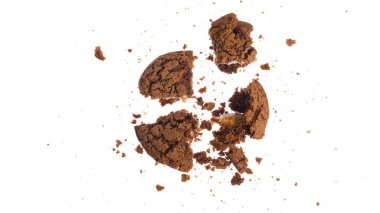 Beyaz arka planda izole edilmiş çikolatalı kurabiyeler. Yüksek kalite fotoğraf