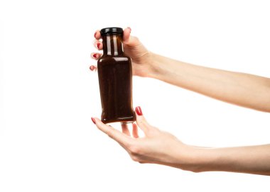 Beyaz arka planda izole edilmiş barbekü sosu şişesi. Yüksek kalite fotoğraf