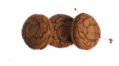 Beyaz arka planda izole edilmiş çikolatalı kurabiyeler. Yüksek kalite fotoğraf