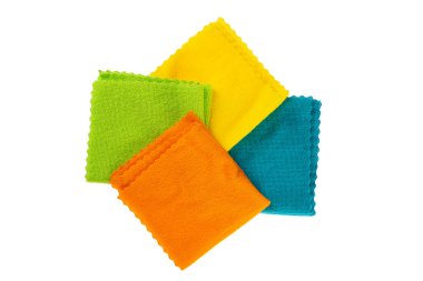 Beyaz arka planda çok renkli paçavralar mikrofiber izole edilmiş. Mikrofiber temizlik havlusu. Yüksek kalite fotoğraf
