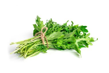 Arugula beyaz arka planda izole edilmiş. Bir demet roka. Yüksek kalite fotoğraf