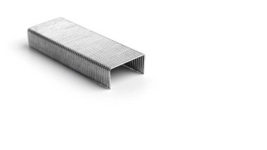 Beyaz arka planda metal zımbalar. Yüksek kalite fotoğraf