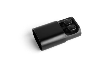 Beyaz arka planda izole edilmiş kablosuz kulaklıklı siyah çanta. Yüksek kalite fotoğraf