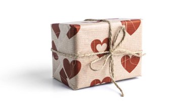 Kalpleri beyaz arka planda izole edilmiş bir hediye kutusu. Yüksek kalite fotoğraf