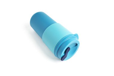 Kapaklı bir bardak. Çıkarmak için yeniden kullanılabilir cam. Cam beyaz arka planda izole edilmiş. Yüksek kalite fotoğraf