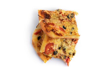 Beyaz arka planda izole edilmiş pizza. Yüksek kalite fotoğraf