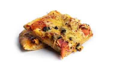 Beyaz arka planda izole edilmiş pizza. Yüksek kalite fotoğraf