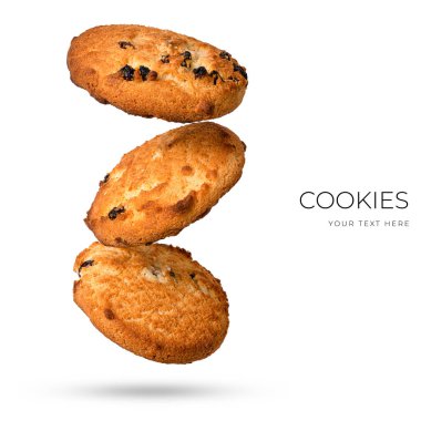 Beyaz arka planda izole edilmiş çikolata parçalı kurabiyeler, yiyecek havalanması. Yüksek kalite fotoğraf