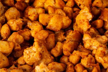 Taze kızarmış tavuk arka planı. Tavuk eti. Yüksek kalite fotoğraf