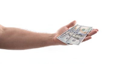 Bir el, çeşitli banknotlar ile görünür, bir alışveriş veya hediye göstererek uzanır. Arkaplan sade, para verme veya alma eylemini vurguluyor..