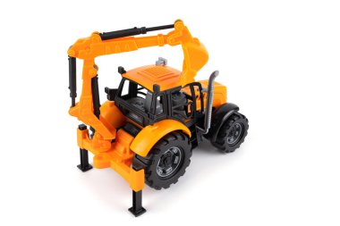 Traktör. Kazıcı. Sınıf. Çocuk oyuncağı. Beyaz arka planda çocuk oyuncağı. Yüksek kalite fotoğraf