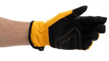 El işi için tasarlanmış koruyucu eldivenin yakın plan görüntüsü. Eldivende, çeşitli faaliyetler için dayanıklılık ve konforu vurgulayan siyah ve sarı malzemelerin bir kombinasyonu yer alıyor..