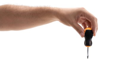 Bir el tornavidayı kavrıyor, ev onarımı ya da montaj işleri için hazır. Araç, DIY projeleri, bakım ve onarım odaklarını vurgulayan siyah ve turuncu bir sapa sahip.