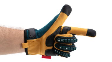 Koruyucu eldiven giymiş bir el kaldırılır ve işaret işareti olarak parmaklar dışını gösterir. Eldiven dayanıklılık ve kavramayı vurgulayan renk ve dokuların karışımını içerir..