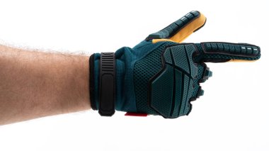 Bir el mavi ve sarı koruyucu bir eldiven takıyor, dışarıya doğru uzanıyor ve sağ tarafı işaret ediyor. Arka plan sade, eldivenlerin detaylarını ve işlevselliğini vurguluyor..