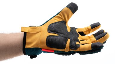 Bahçecilik ve inşaat da dahil olmak üzere dış görevlerde koruyucu ve pratik kullanım için tasarlanmış dayanıklı materyallerini sergileyen bir sağ eldiven yakın plan görüntüsü.