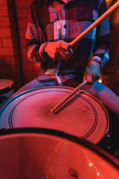Crop Anonymous Male Musician Sitting Drummer Set Performing Song Live — Stock Photo, Image