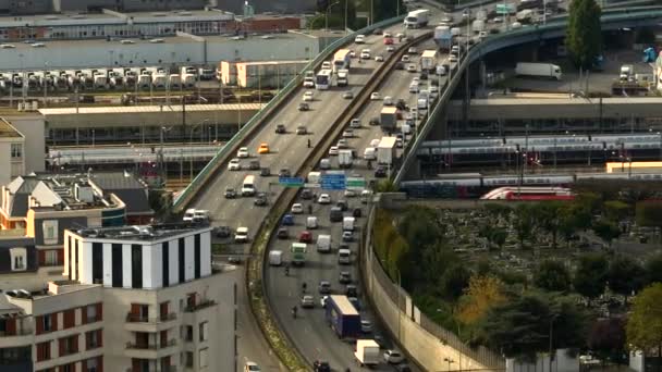 Fransa Nın Başkentinde Bulunan Köprüde Arabalar Yoğun Trafikte Ilerliyor Paris — Stok video