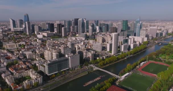 Parijse Wolkenkrabbers Het Hart Van Het Zakendistrict Nabij Seine Frankrijk — Stockvideo