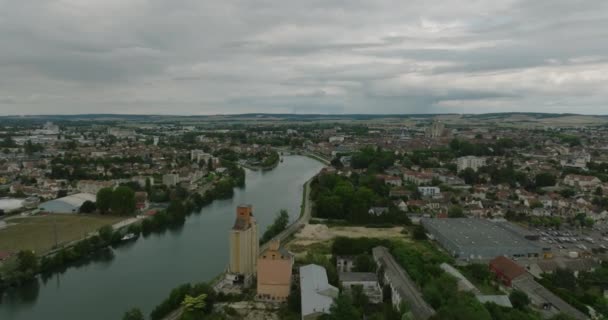 란스를 공중에서 바라보는 프랑스의 부르고뉴 지역에 도시로서 오른쪽 기슭에 자리잡고 — 비디오