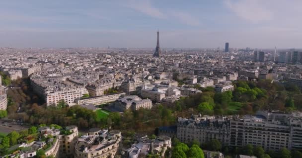 Άποψη Του Πύργου Του Άιφελ Στο Κέντρο Του Παρισιού Ηλιοβασίλεμα — Αρχείο Βίντεο