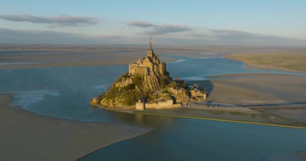 Flyg Över Mont Saint Michel Europas Mest Oförglömliga Sevärdheter Ligger — Stockvideo