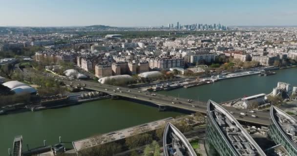 Köprüler Seine Nehri Eyfel Kulesi Manzaralı Paris Hava Görüntüleri Sıcak — Stok video