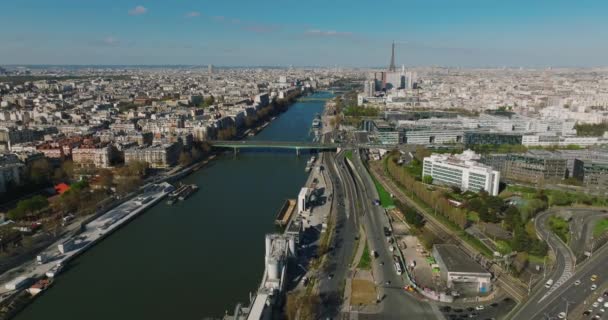 Pařížské Letecké Video Výhledem Mosty Řeku Seinu Eiffelovu Věž Historické — Stock video