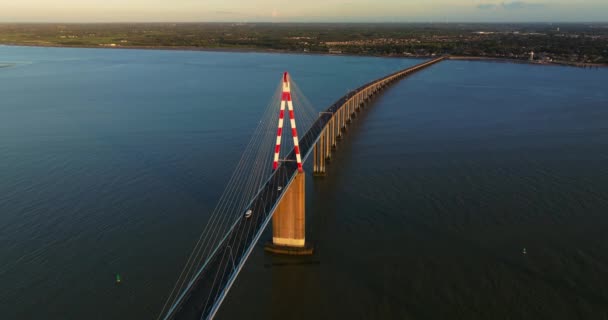 Volando Por Encima Carretera Del Puente Francés Increíble Amanecer Vista — Vídeos de Stock