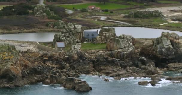 Brittany Okyanustaki Kayalıklarda Eski Bir Atlantik Okyanusu Nun Kayalık Kıyılarının — Stok video