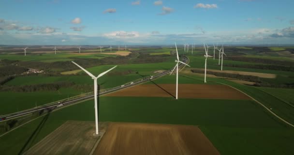 Luchtopname Van Grote Windturbines Die Schone Duurzame Energie Produceren Alternatieve — Stockvideo