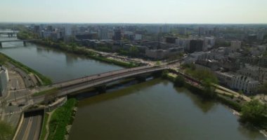 Fransa 'nın Nantes şehrinin havadan manzarası. Şehir merkezinin ve çatıların kuş gözü. Nantes kasabasının havadan görünüşü, Fransa 'nın ana kuzeybatı metropoliten birleşimlerinden biri..