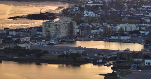 Drone Sorvola Città Portuale Francese Saint Nazaire Tramonto Sole Giallo — Video Stock