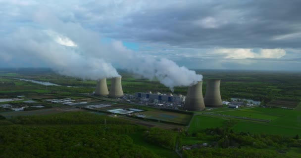 Légi Táj Egy Atomerőműben Egyik Legnagyobb Franciaországi Atomerőmű Hűtőtornyaival Gyönyörű — Stock videók
