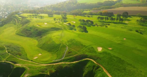 Flygfoto Över Etretat Frankrike Kust Golfbana Grönt Landskap Som Ligger — Stockvideo