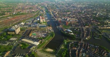 Gent, Doğu Flanders bölgesi, Belçika 'nın Flaman bölgesi. Akşamları tarihi şehir merkezinde. Ghent hava şehri manzarası. Güneşli bir günde Gent Flanders Belçika. Drone Görünümü.