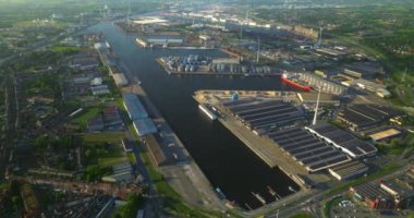 Gent, Doğu Flanders bölgesi, Belçika 'nın Flaman bölgesi. Akşamları tarihi şehir merkezinde. Ghent hava şehri manzarası. Güneşli bir günde Gent Flanders Belçika. Drone Görünümü.