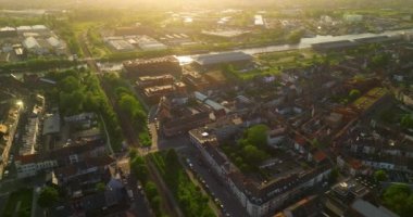 Gent, Doğu Flanders bölgesi, Belçika 'nın Flaman bölgesi. Akşamları tarihi şehir merkezinde. Ghent hava şehri manzarası. Güneşli bir günde Gent Flanders Belçika. Drone Görünümü.
