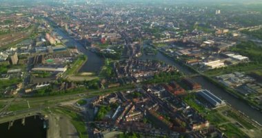 Gent, Doğu Flanders bölgesi, Belçika 'nın Flaman bölgesi. Akşamları tarihi şehir merkezinde. Ghent hava şehri manzarası. Güneşli bir günde Gent Flanders Belçika. Drone Görünümü.