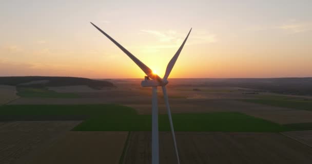 Alternatieve Energie Grote Windturbines Met Bladen Het Veld Uitzicht Vanuit — Stockvideo