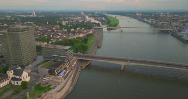 Establecimiento Plano Paisaje Urbano Colonia Ciudad Europea Moderna Río Rin — Vídeos de Stock