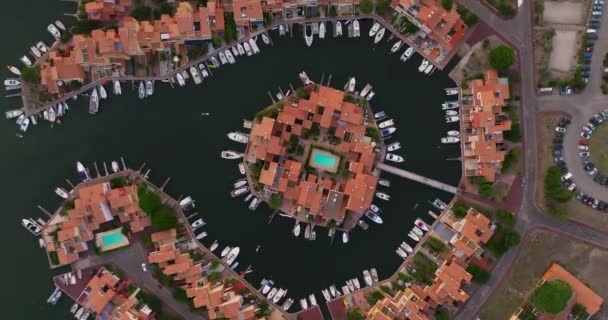 Flygfoto Över Marinan Med Båtar Staden Leucate Frankrike — Stockvideo