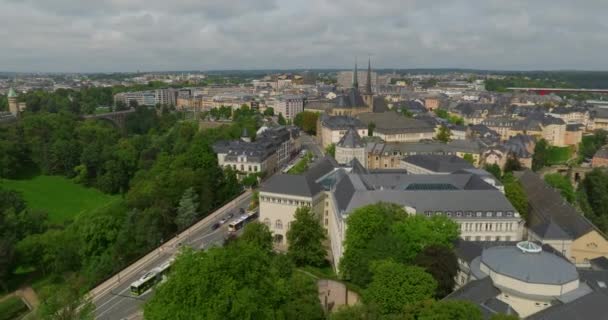 Drohnenflug Über Dem Historischen Zentrum Von Luxemburg Stadt Sommer — Stockvideo