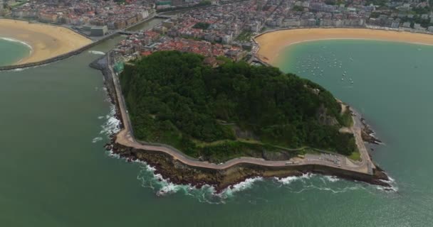 Vista Aérea Playa Zurriola Nountain Urgull San Sebastián País Vasco — Vídeos de Stock